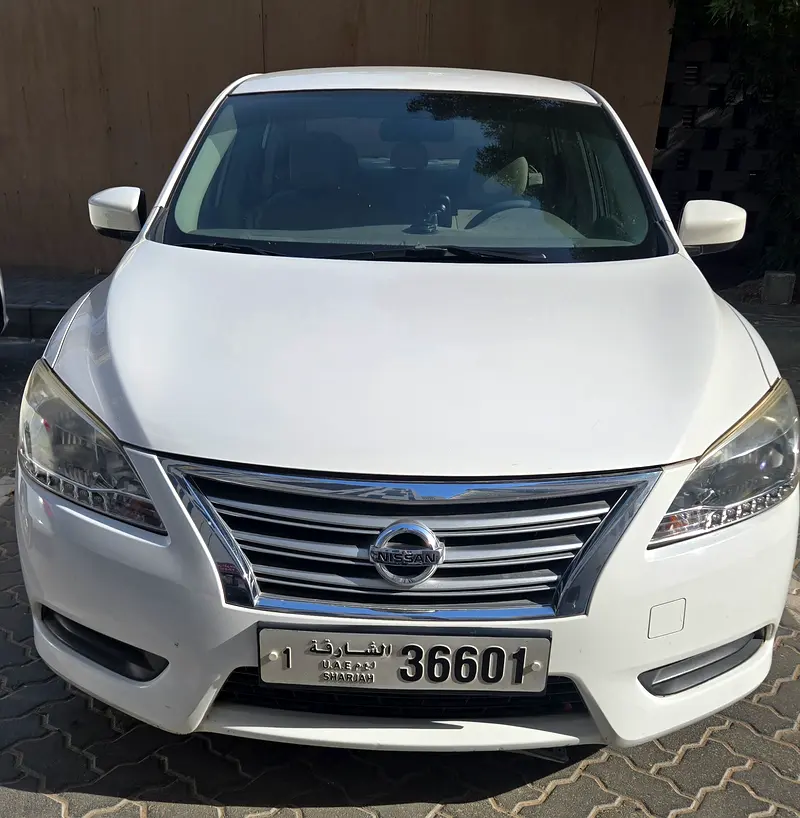 Nissan Sentra 2016 — photo 1 of 10