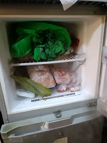 Small chest freezer / refrigerator top freezer compartment - used