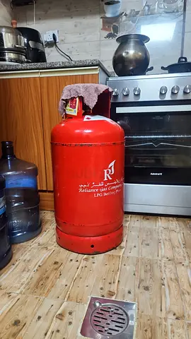 Gas cylinder used with hose 22 kg ,free delivery