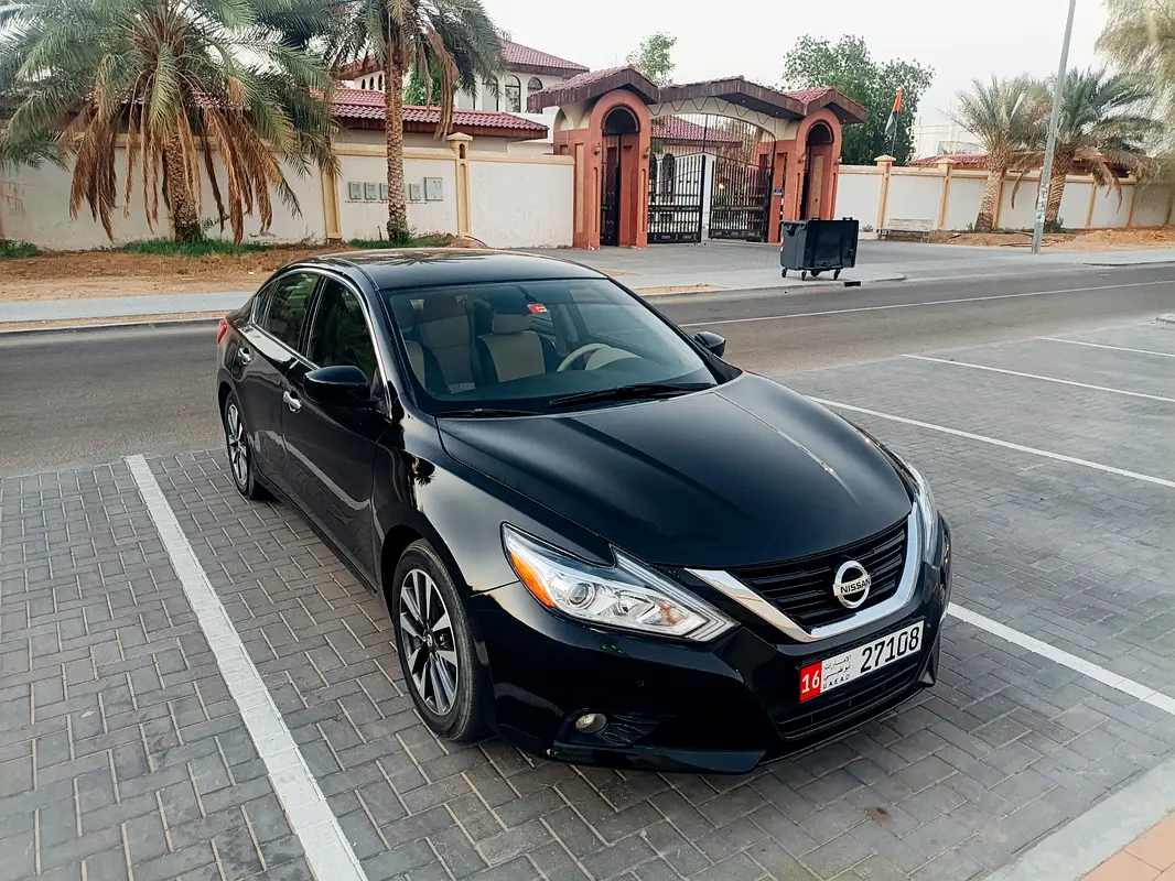 Nissan Altima 2017 — photo 1 of 11