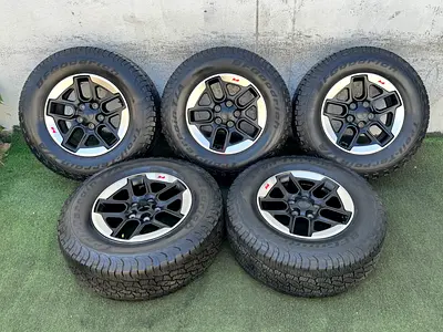 5x Original Jeep Rubicon 17” Rims + 265/70/17 BFgoodrich
