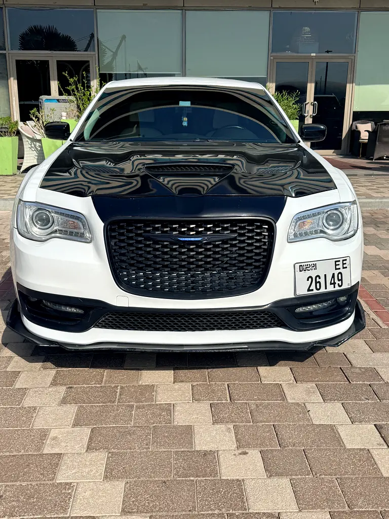 Chrysler 300 2019 — photo 1 of 18