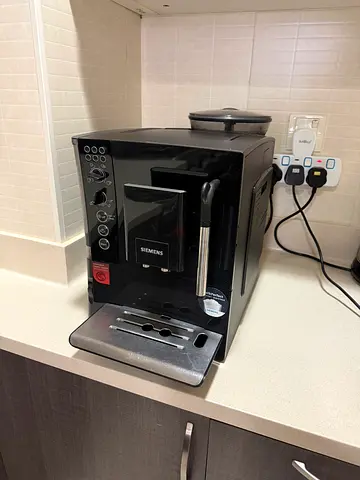 Siemens bean-to-cup espresso machine with milk frother - good condition