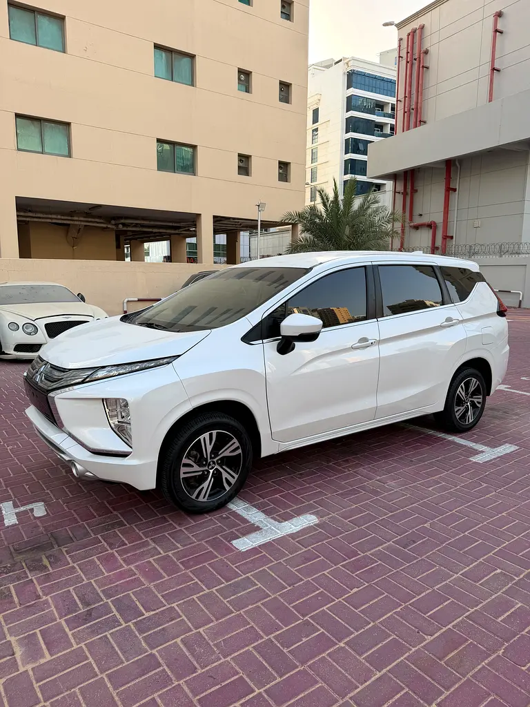 Mitsubishi Xpander 2022 — photo 1 of 20