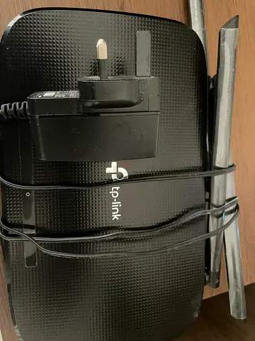 TP-Link Wireless Router with Power Adapter (Good working condition)
