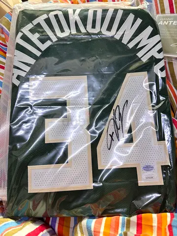 NBA Jersey Signed - Giannis Antetokounmpo