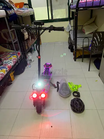 KUGOO T5 Plus Electric Scooter | Excellent Condition | Includes Helmet, Lock  Accessories.