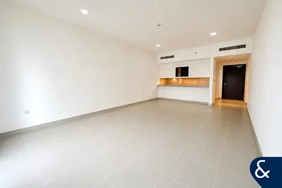 Spacious Modern Unit | Prime Location | 2 Bed