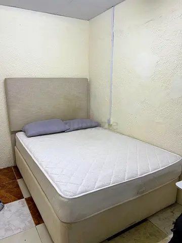 Queens Size bed - Al Qouz-1, AED 250.