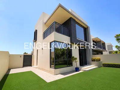 Green Belt | Close to Amenities | Corner Unit