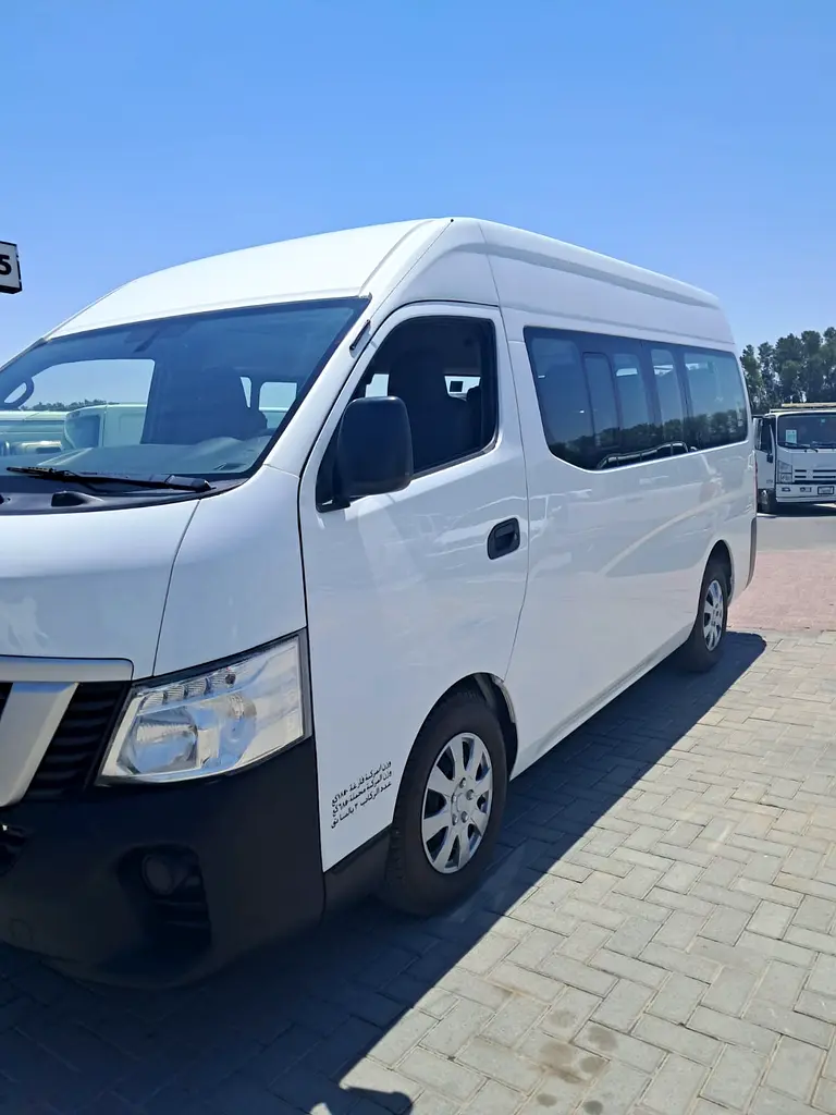 Nissan Urvan 2021 — photo 1 of 10