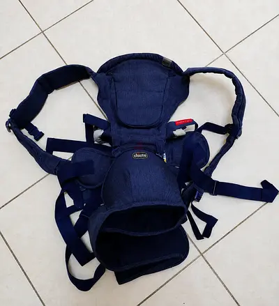 Chicco navy blue baby carrier - soft structured, good condition