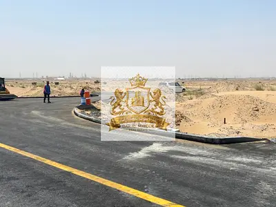 للبيع فى الشارقة منطقة مزيرعة قطعة ارض سكنى استثمارى مساحة ٣١٢١ قدم موقع مميز جدا زاويه على شارعين تانى قطعة من الشارع العام