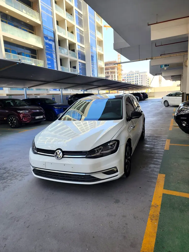 Volkswagen Golf 2020 — photo 1 of 9