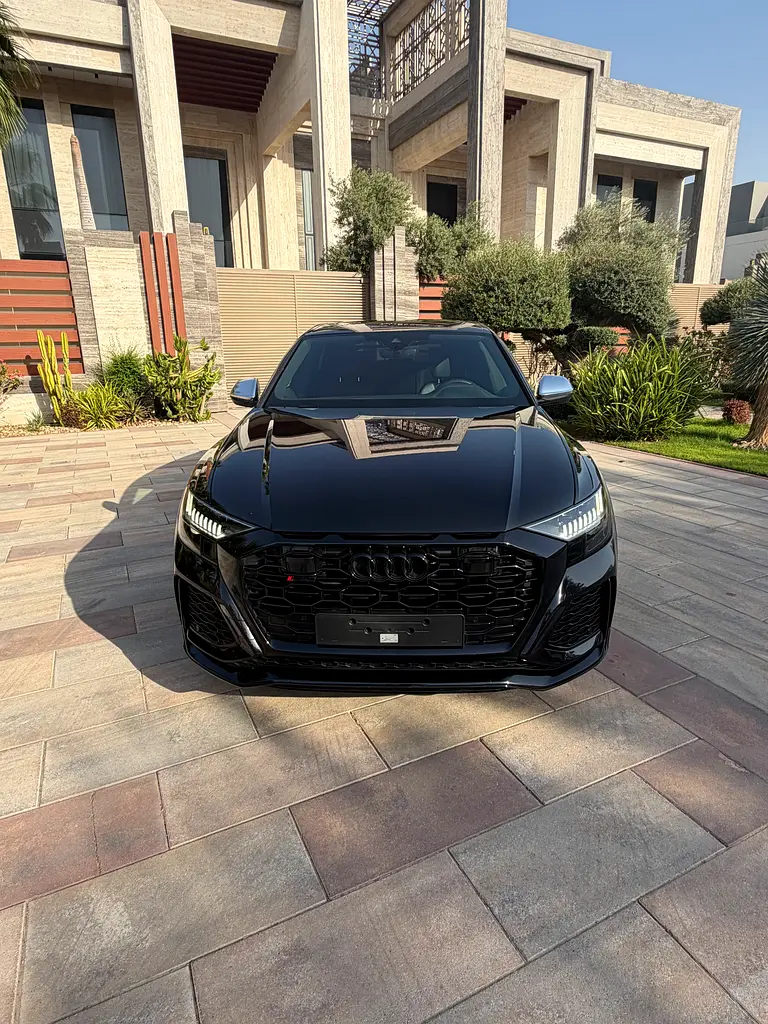 Audi RS Q8 2023 — photo 1 of 8