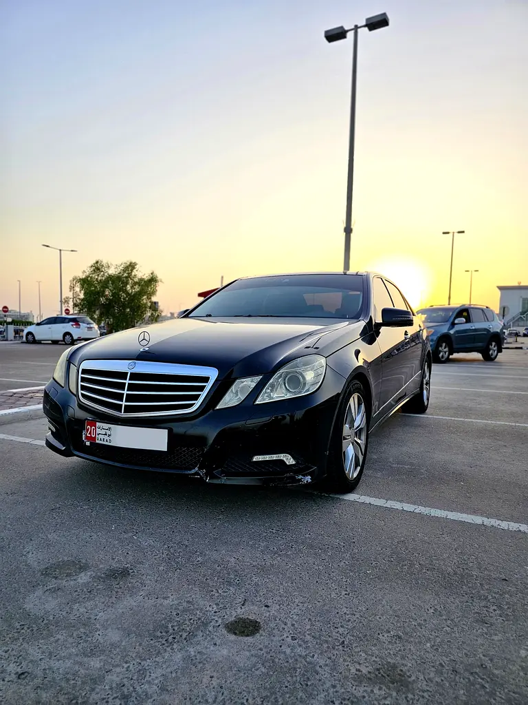 Mercedes-Benz E-Class 2010 — photo 1 of 8