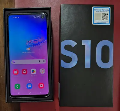 Samsung Galaxy S10 mobile phone, prism blue, new battery