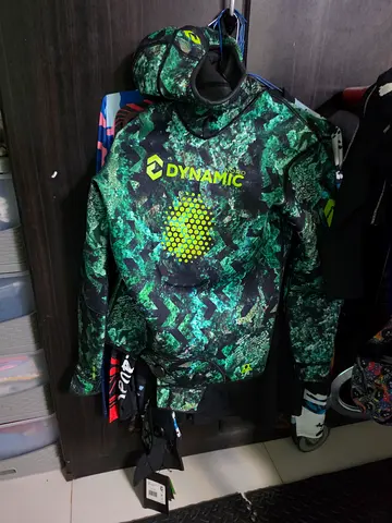 Brand new Dynamic branded open cell wetsuit top and bottom - size L but fits medium never worn