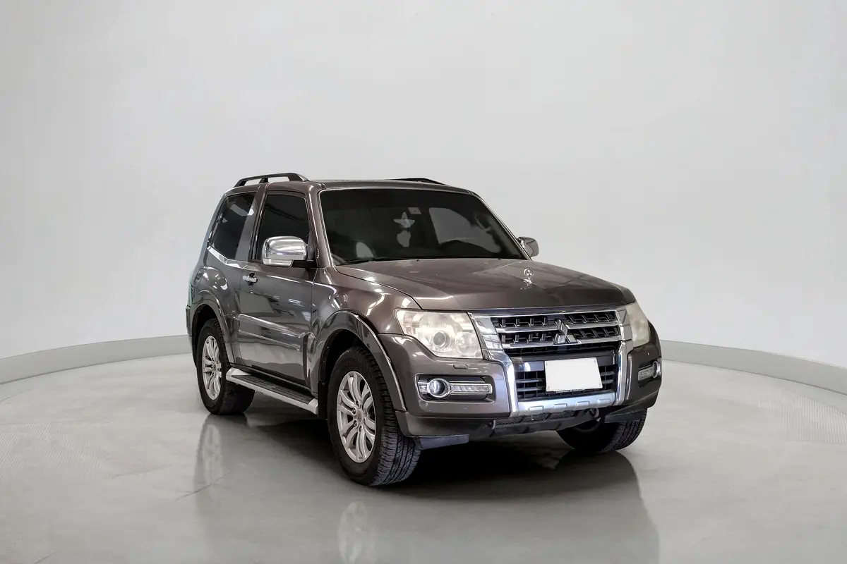 Mitsubishi Pajero 2015 — photo 1 of 13