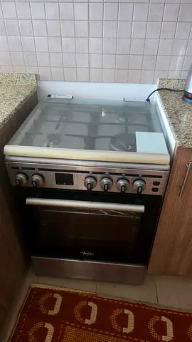 Super General gas cooker with four burners and oven