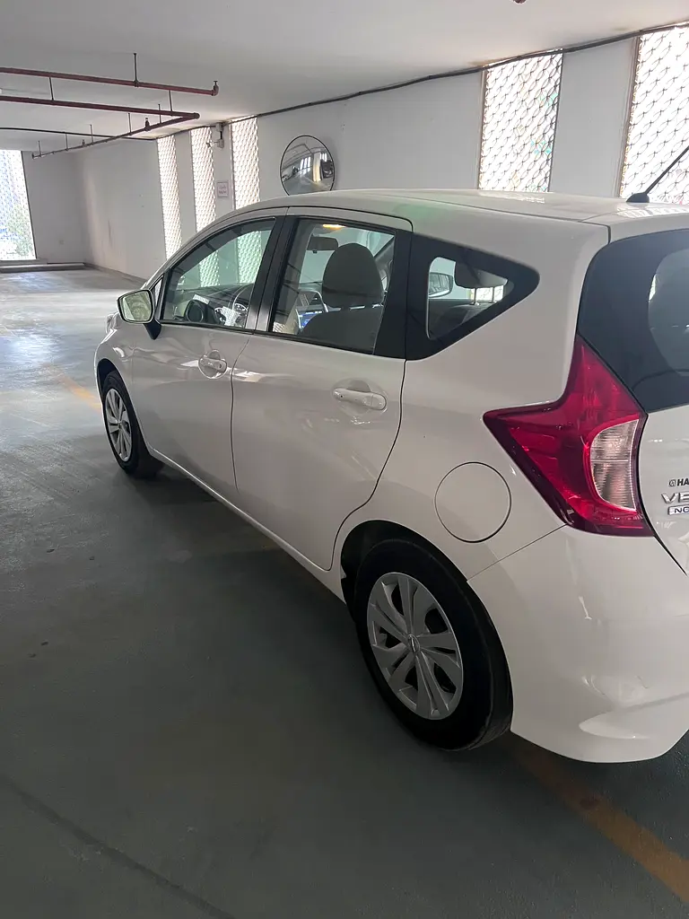 Nissan Versa 2019 — photo 1 of 11