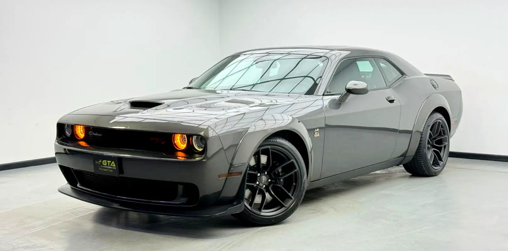 Dodge Challenger 2019 — photo 1 of 16