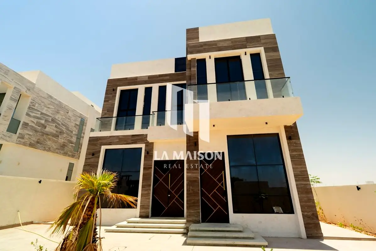 Single Row | next to entrance | Ready to move in
