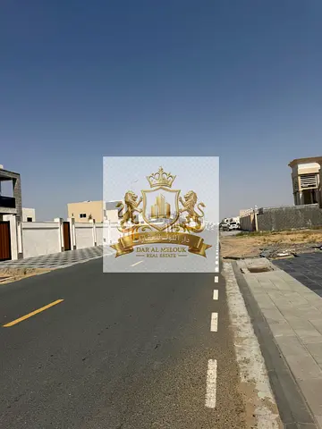 للبيع فى الشارقة   منطقة الحوشى ارض سكنية  موقع مميز تملك حر للعرب  4قطعه من الشارع الرئيسي المؤدى الى جسر الحوشى الجديد  تصريح فيلا أرضى وأول