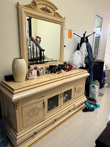 Classic Dressing Table with Large Mirror and Gold Detail