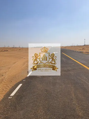 للبيع في الشارقه منطقه الحوشي   ارض سكني مساحه 1080 قدم   تصريح فيلاي ارضي واول