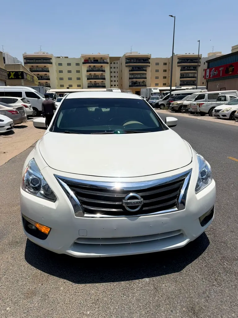 Nissan Altima 2016 — photo 1 of 13
