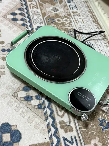 Single-burner Electric Hot Plate — Compact Mint Green, Good Condition