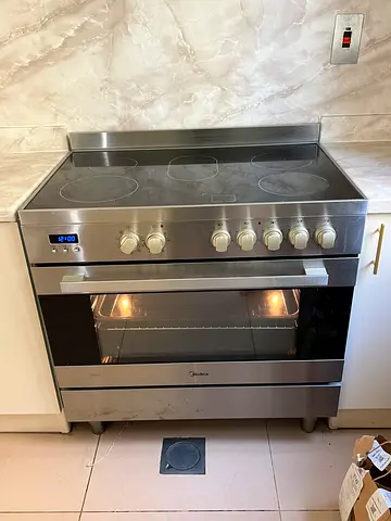 Midea Ceramic Cooking Range VERY RARELY USED  90Cm , DELIVERY + WARRANTY