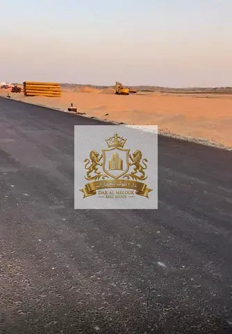 للبيع فى الشارقة بالمدينة القاسمية ( المرحلة الرابعة )  ارض صناعية   مساحة 12000 قدم مربع    على شارع 24 متر