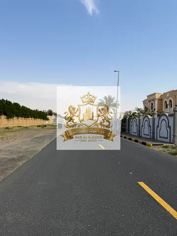 للبيع في الشارقه منطقه   النوف ارض سكني   مساحه 17430 قدم   تصريح البناء فيلا سكني   ارضي واول