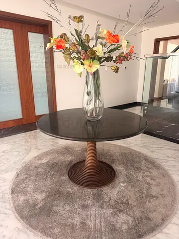 Black marble and wooden stand +rug