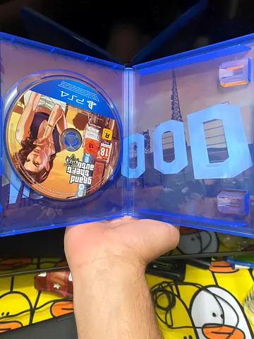 GTA V (Grand Theft Auto V) PS4 disc only - good condition