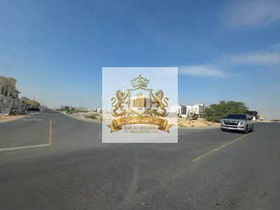 � للبيع في الشارقة – ارض زاويه في منطقة الحوشي | فرصة ذهبية