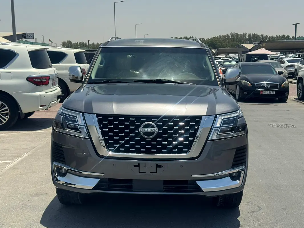 Nissan Patrol 2014 — photo 1 of 11