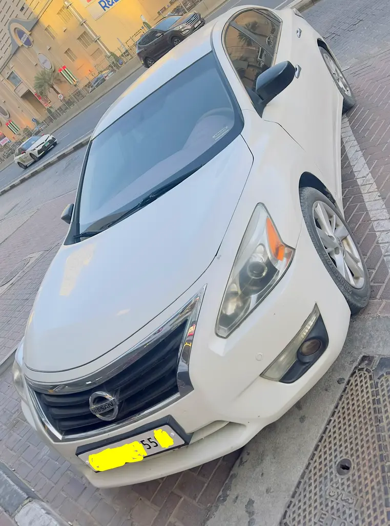 Nissan Altima 2014 — photo 1 of 7