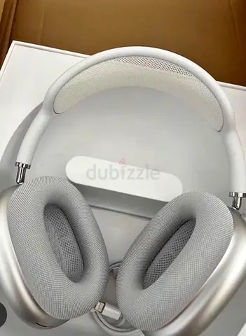 Apple AirPods Max – Silver (Over-ear Noise Cancelling Headphones)