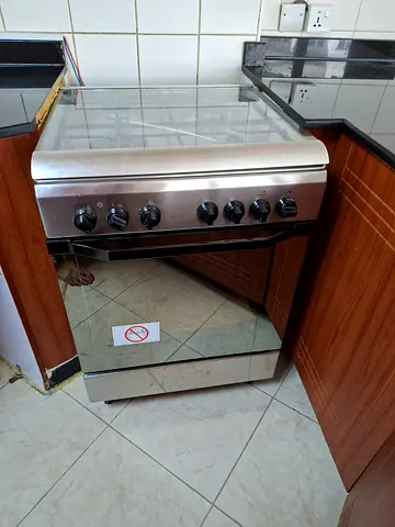 Stainless Steel Freestanding Gas Oven  Stove - Good Working Condition. Brand : Indesit