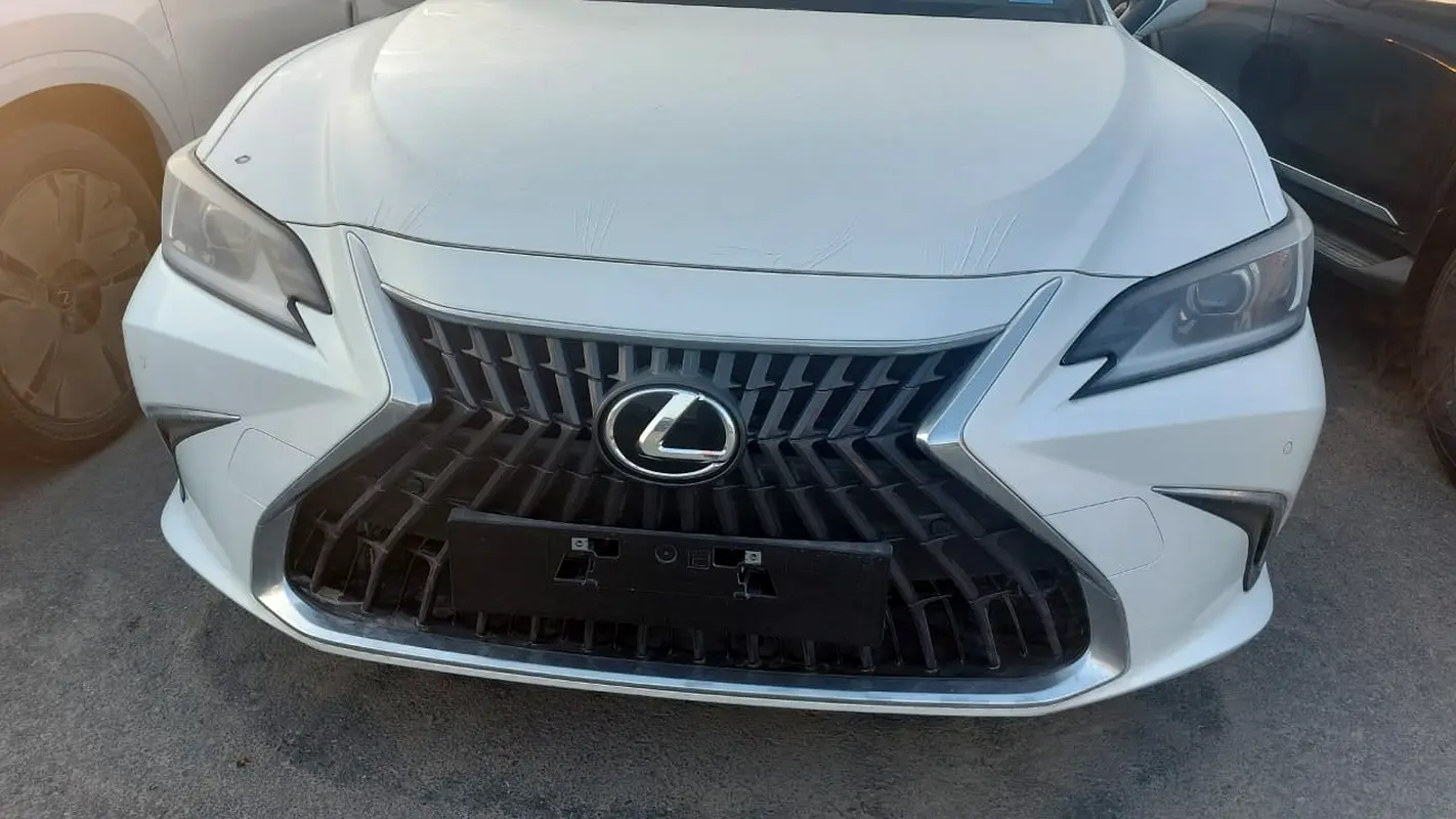 Lexus ES-Series 2025 — photo 1 of 10