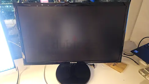 Samsung LS22F350FHMXUE Monitor, Good Working Condition, AED 20