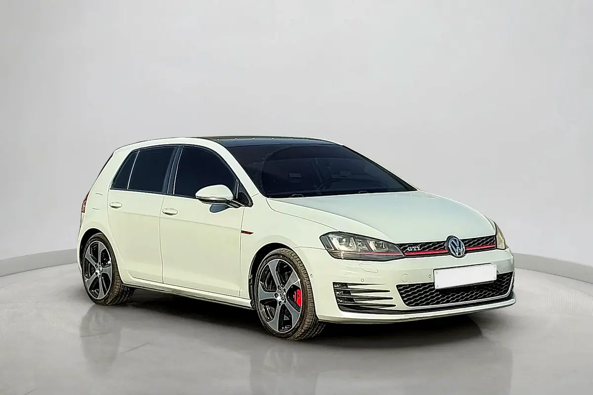 Volkswagen Golf 2016 — photo 1 of 15