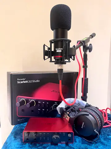 For Sale!! Focusrite Scarlett 2i2 Studio bundle with and Shure mic stand - plus warranty