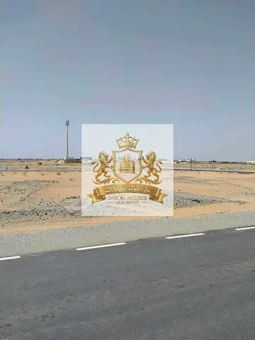 للبيع في الشارقة منطقة السحيمه ضاحية الرويضات ارض سكنية مساحة 2420 قدم تصريح ارضي وطابقين بالتقسيط