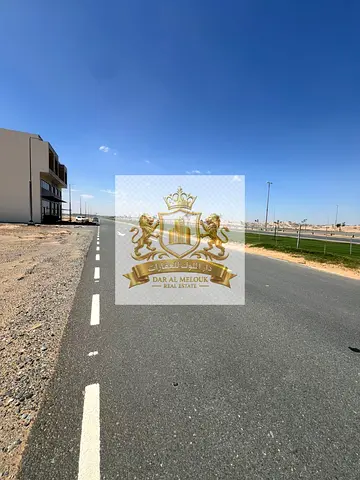 للبيع فى الشارقة منطقة  ( حى الدبدبة شمال )  قطعة  ارض تجاري \ سكني  مساحة 3940 قدم مربع  زاوية على طريق 24 متر و 24 متر