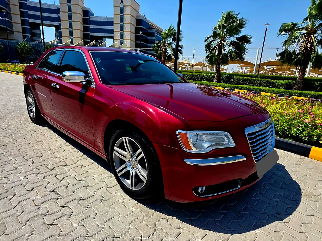 Chrysler 300C 2013 — photo 1 of 13