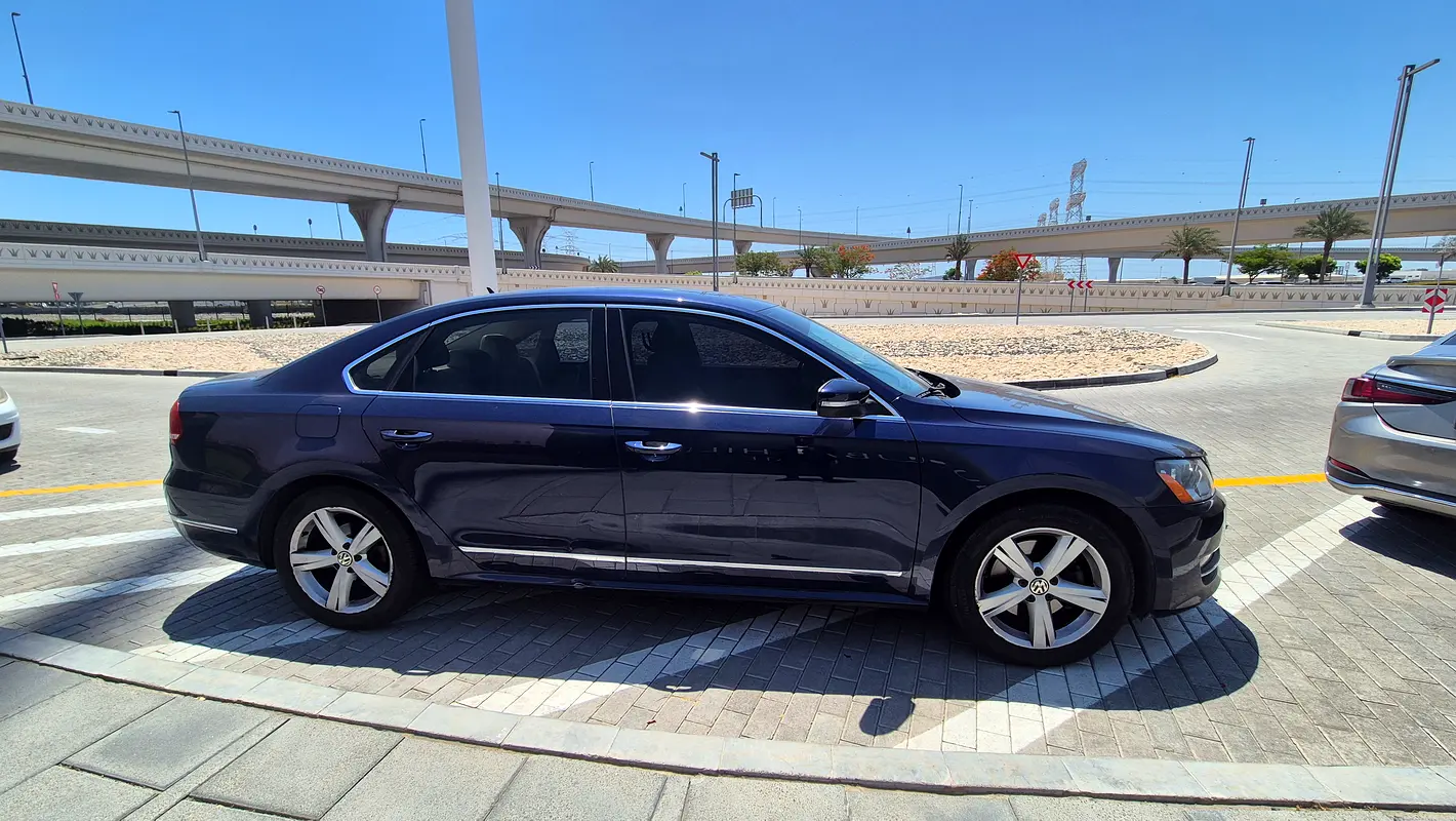 Volkswagen Passat 2013 — photo 1 of 20